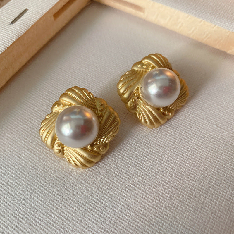 Chanel Gold Camellia Pearl Drop Clip On Earrings 93P Vintage